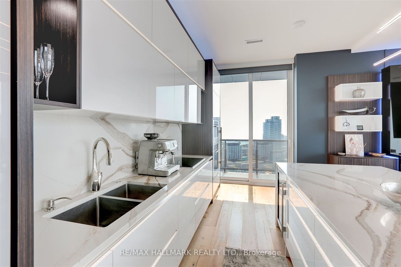 LUXURY AND SOPHISTICATION 