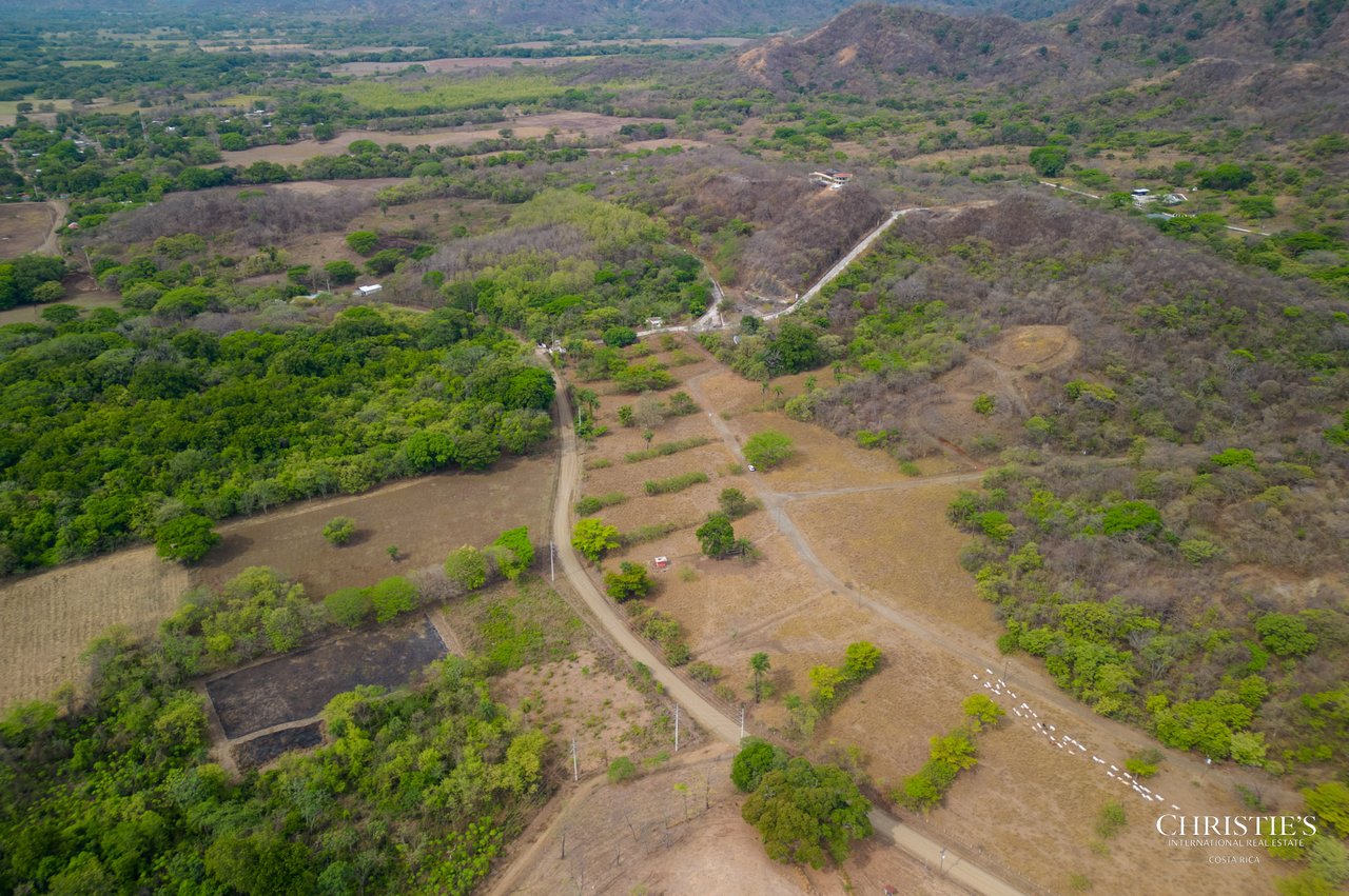 Commercial and Residential Lot for Sale in Colinas del Coyolar