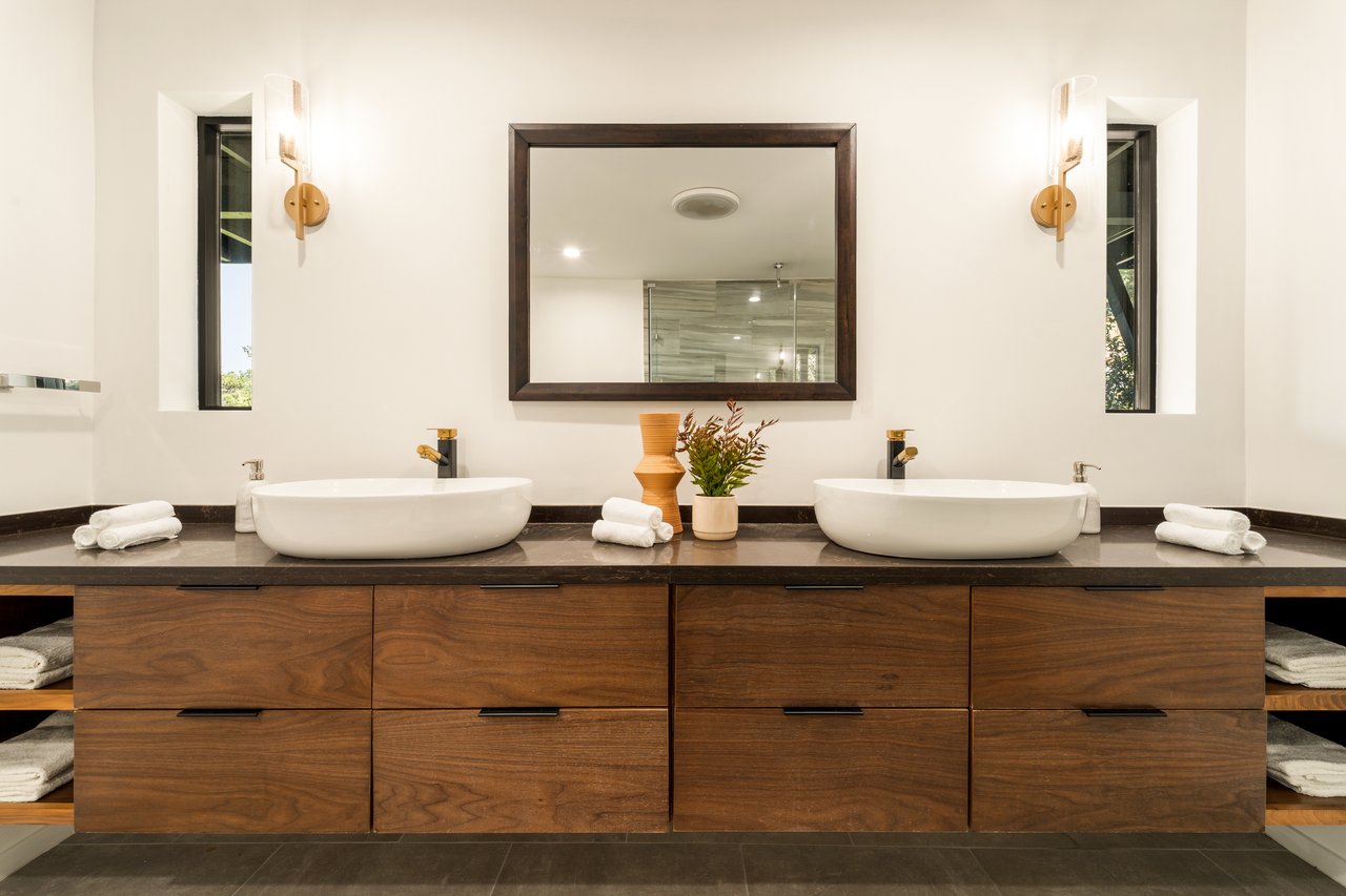 11587 Sunshine Ter, Studio City