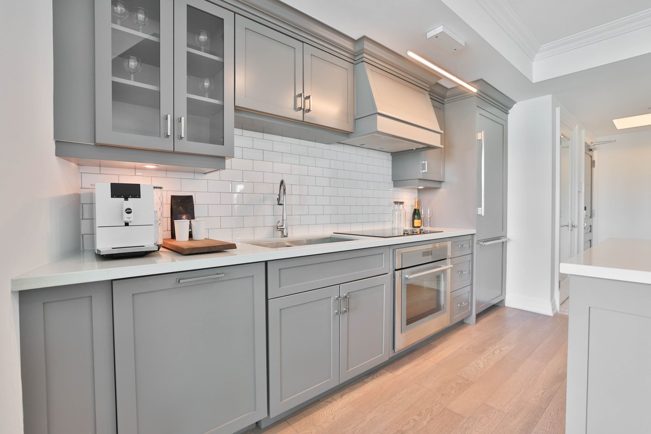 304-2060 Lakeshore Road, Burlington