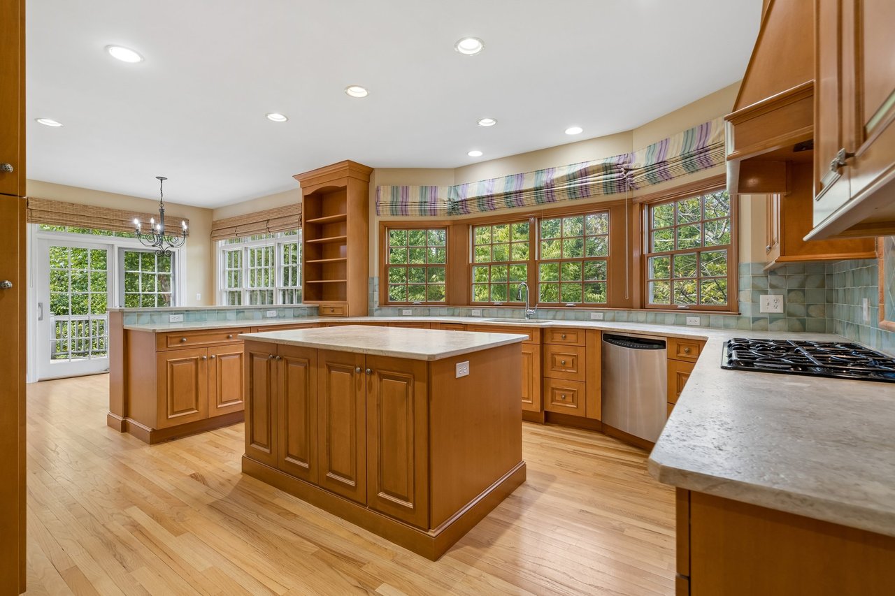 6 Melrose Ln