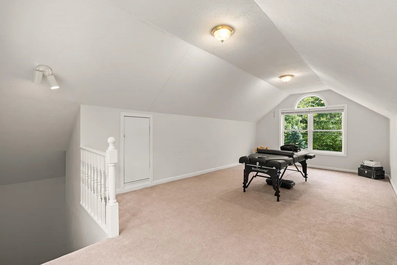 2 Brookside Ln