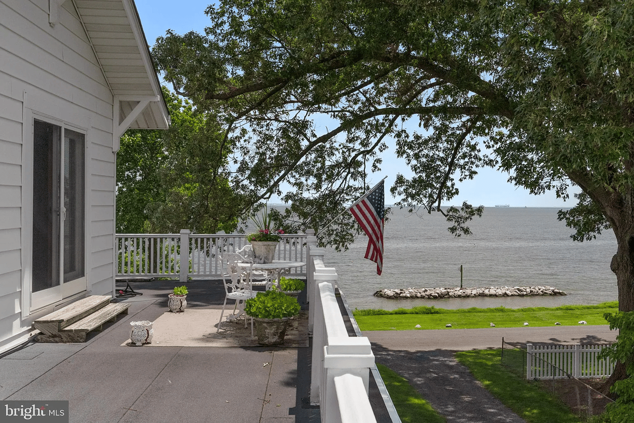 57 Bay Dr