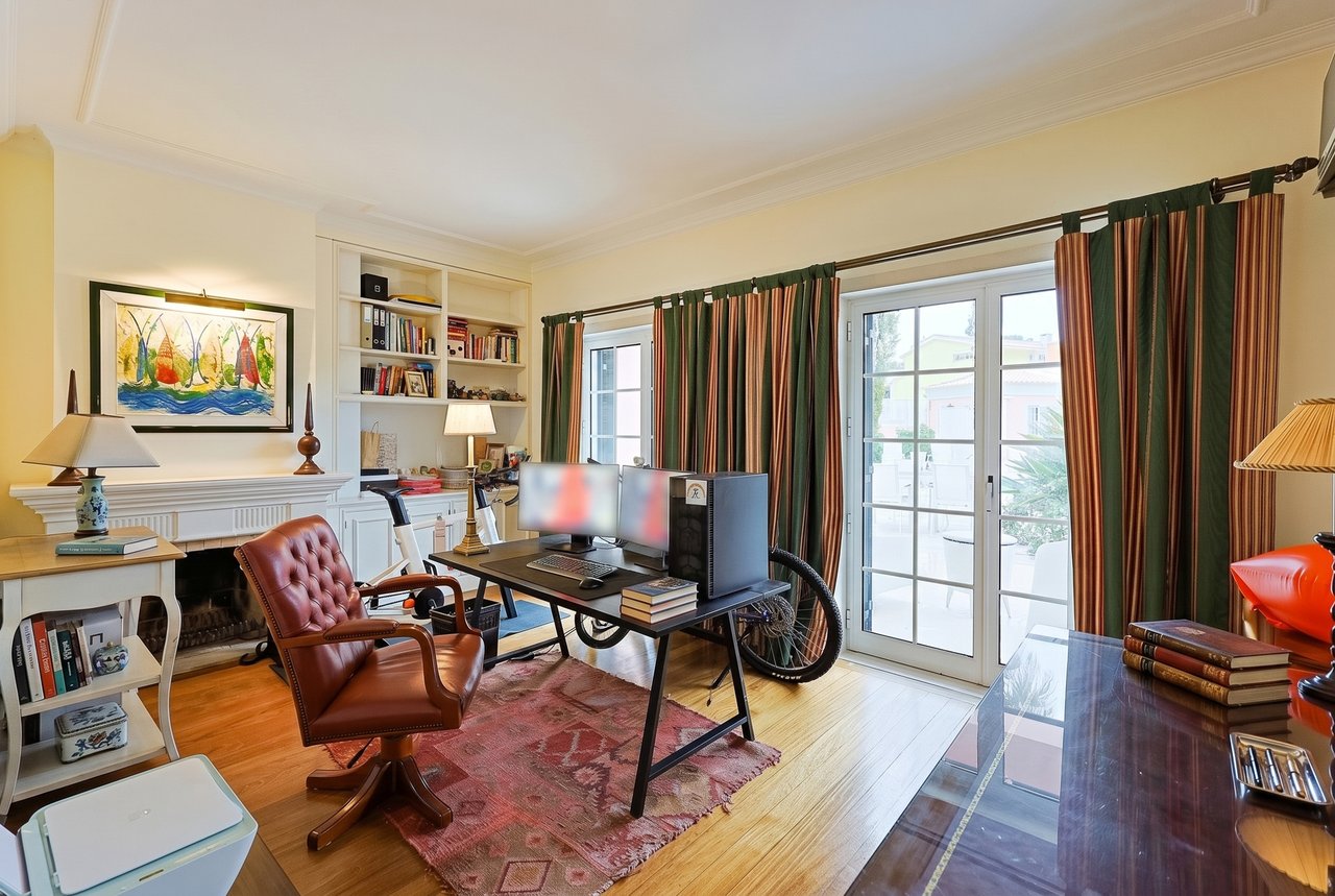 Spacious 8+2-Bedroom Villa with Pool for Rent in Cascais