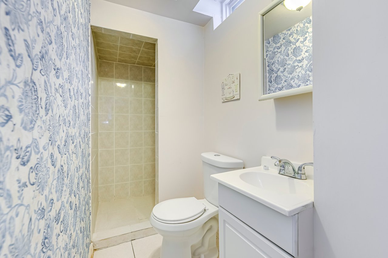 3042 Patrick Cres