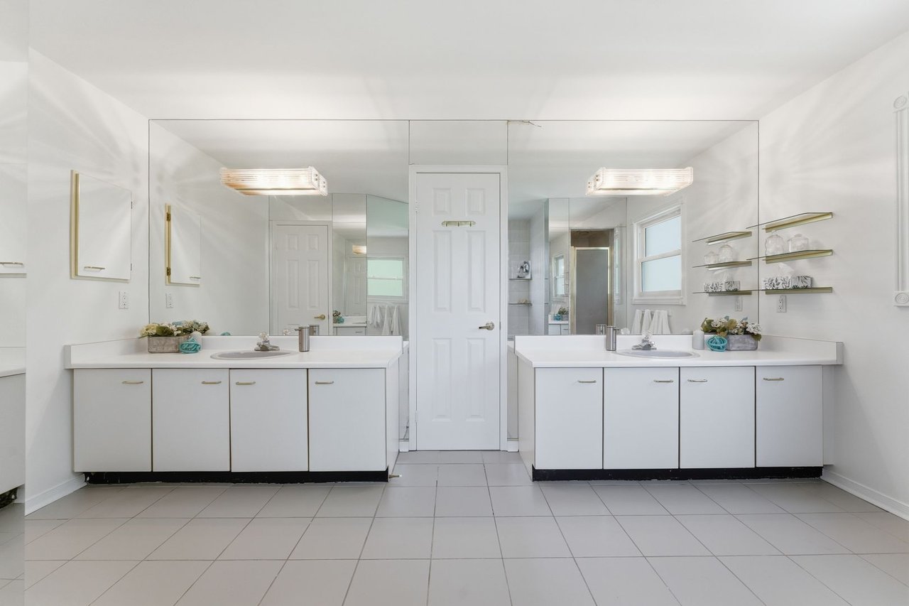 5211 Micmac Cres