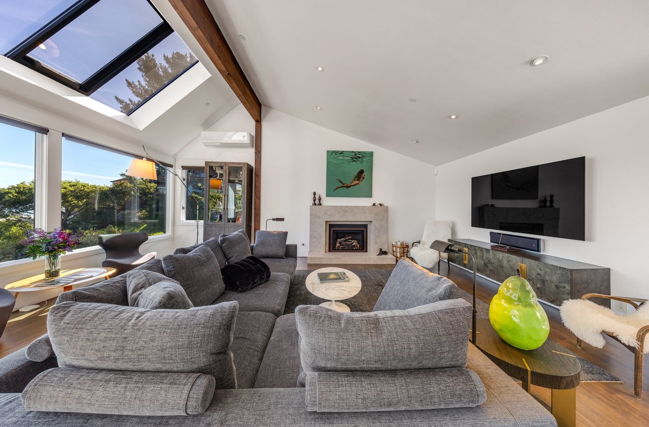 Chic and Stylish on Belvedere Island