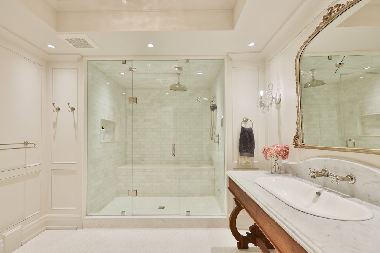 1497 Lakeshore Road W