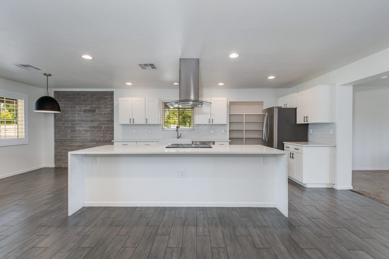 821 E Cavalier Dr.