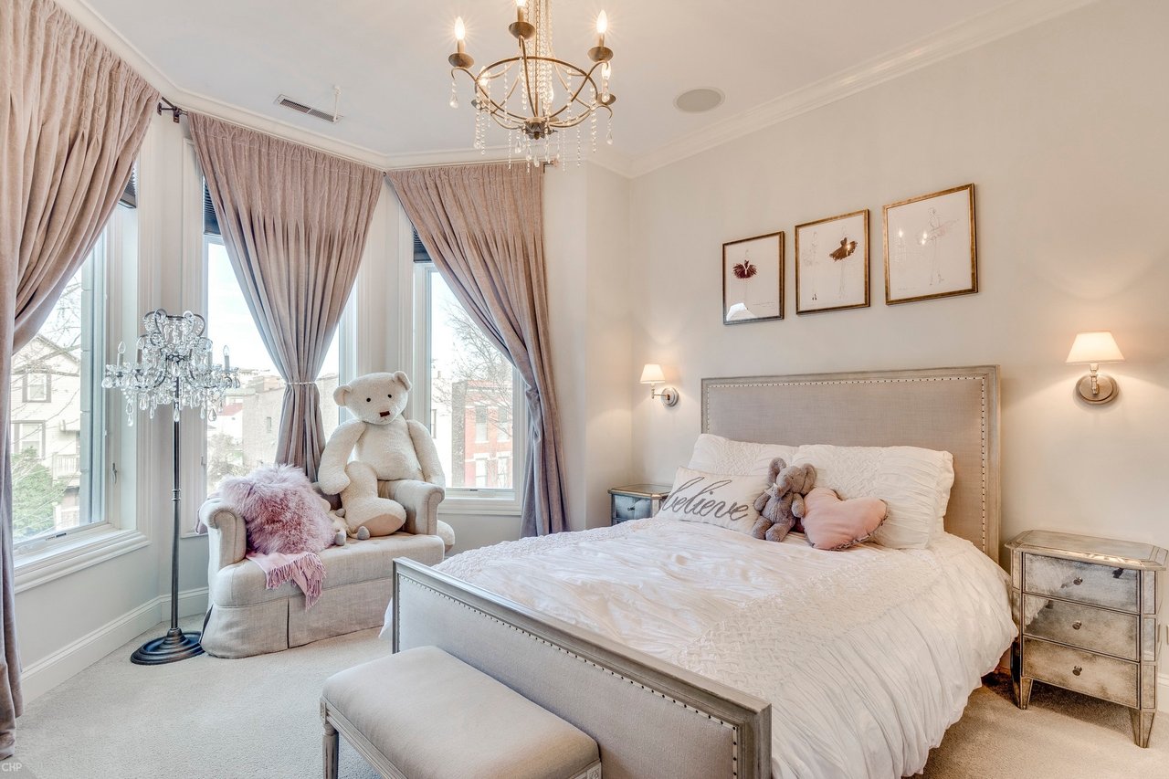 Designer Showcase | 2047 W Erie Street | $1,099,900