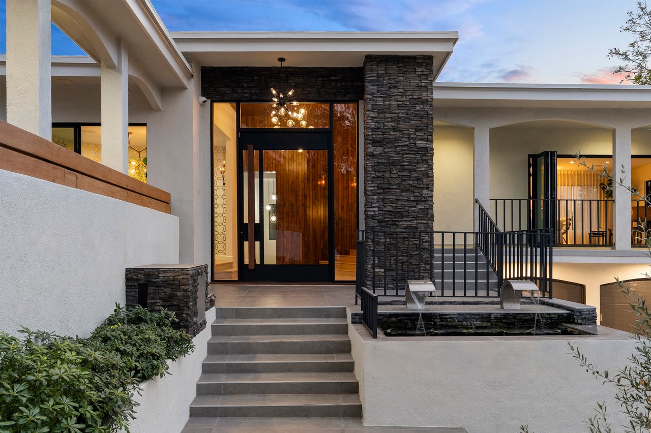 4977 Brewster Dr, Tarzana