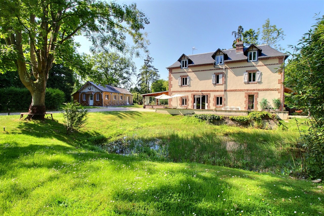 Property with garden, swimming pool and outbuildings for sale in Trouville-sur-Mer