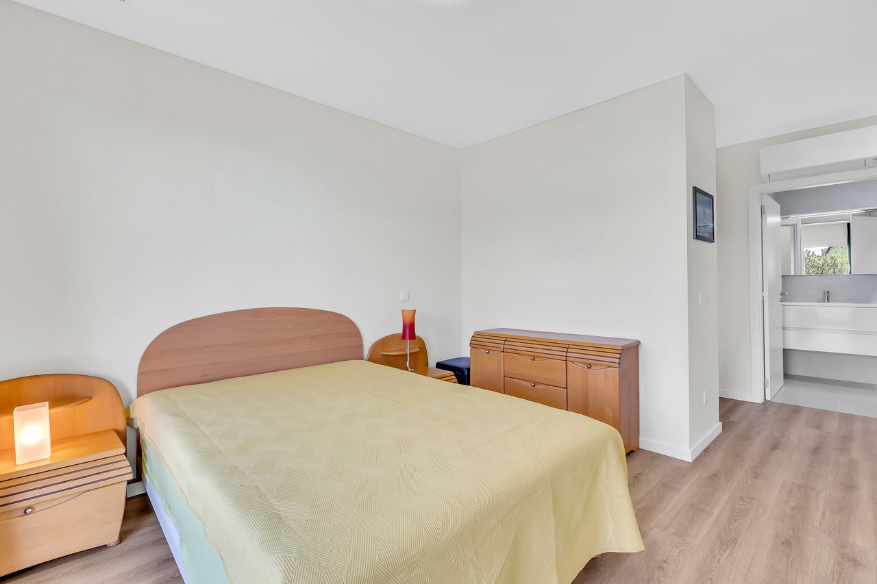 Bright Coastal Apartment with Large Terrace Just Steps from the Beach in Figueira da Foz