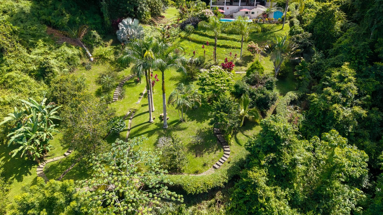 CASA ORQUIDEA – LUXURY HOME WITH OCEAN VIEWS IN GATED COMMUNITY