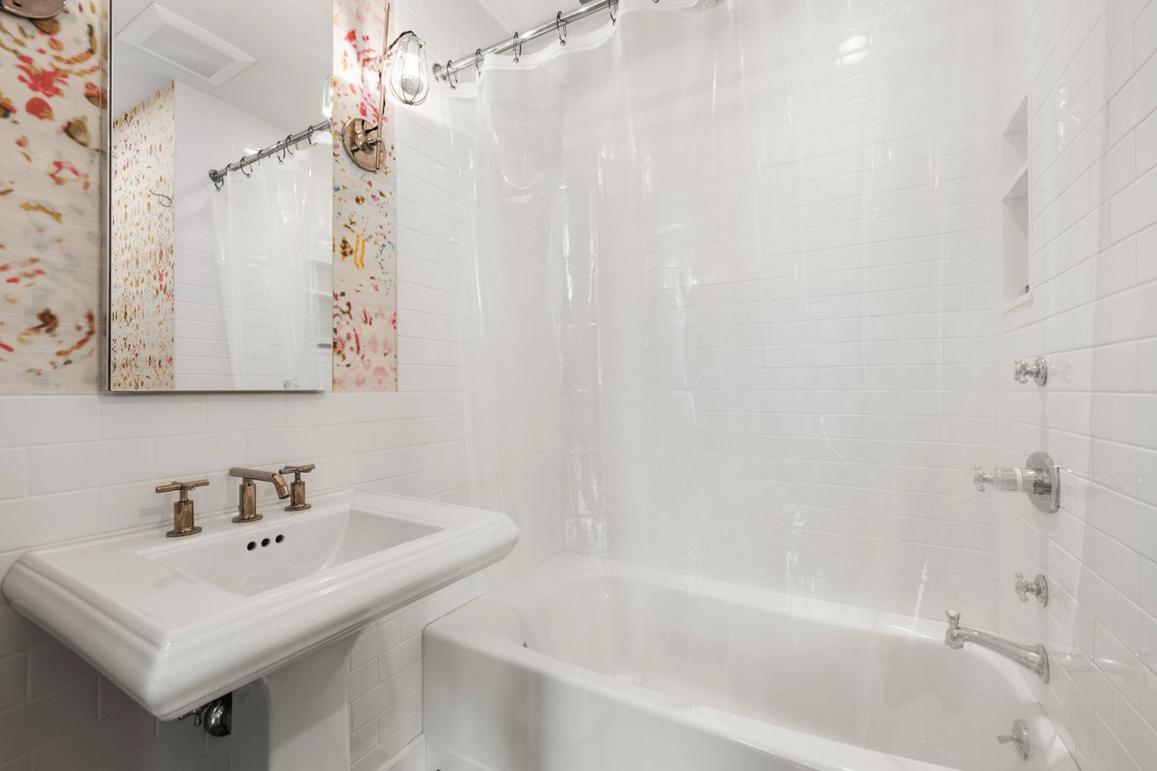 82 Pinckney Street, A