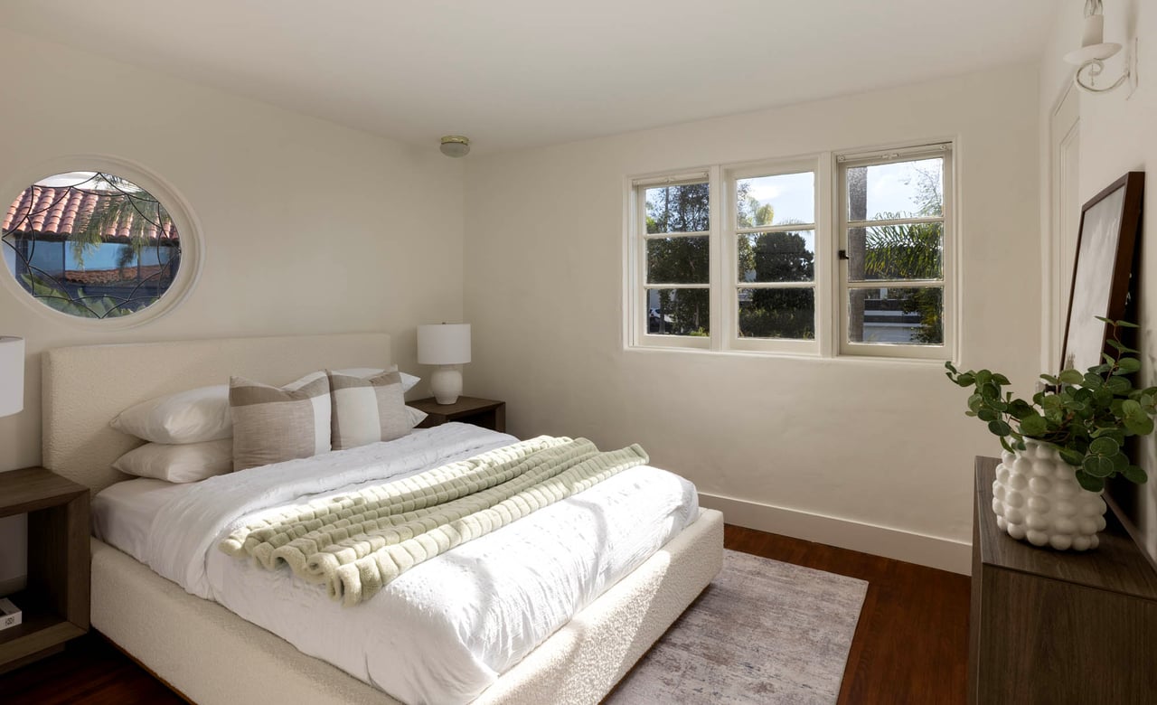 212 W Avenida Valencia