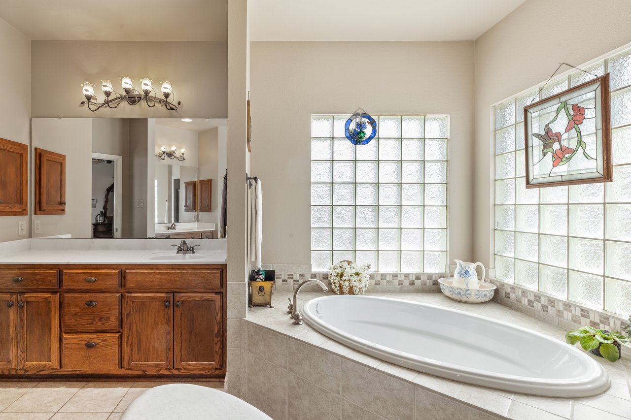 156 Northview Ln, Fredericksburg, TX