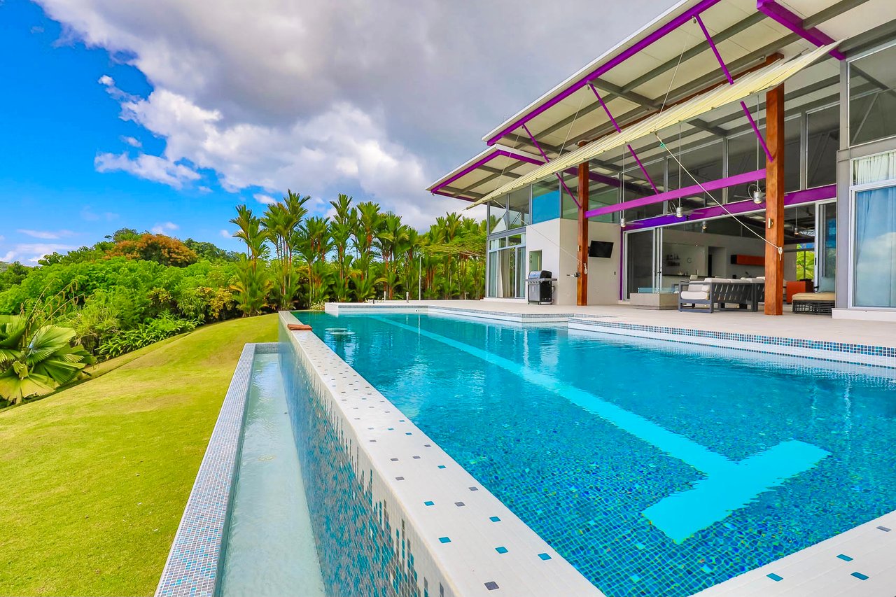 Bauhaus Modern Infinity Pool Home, Ojochal, Puntarenas