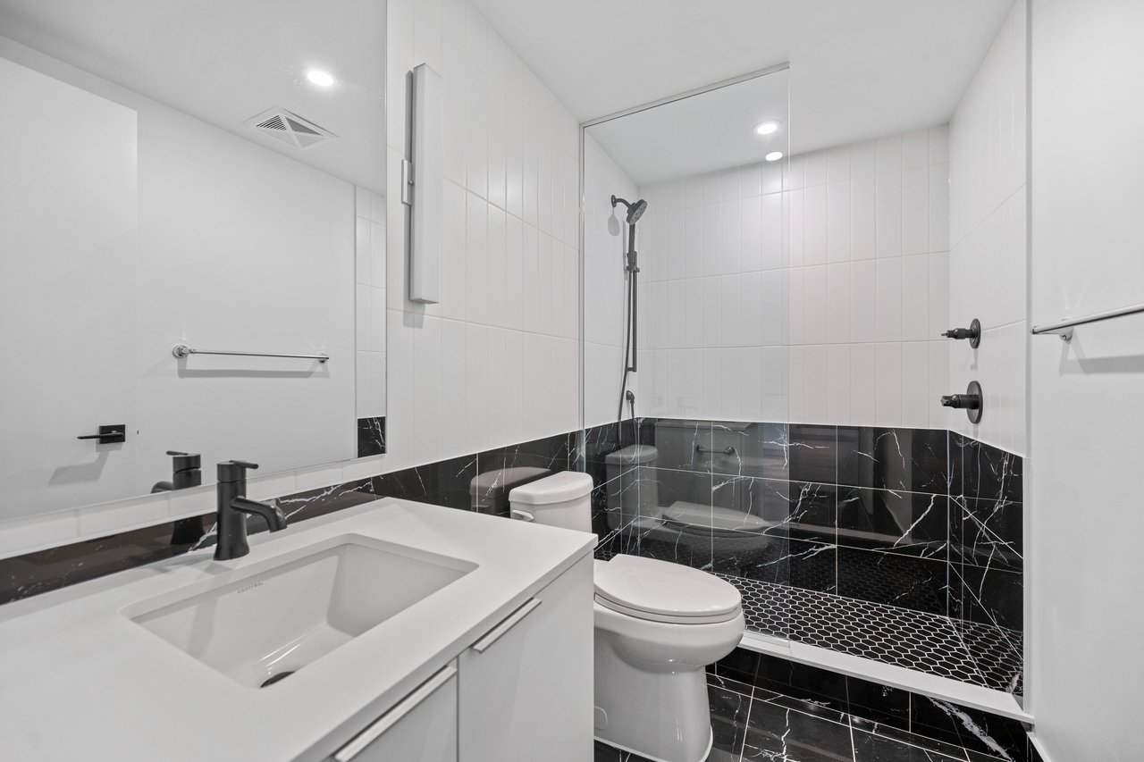 327 King Street W Unit: 306