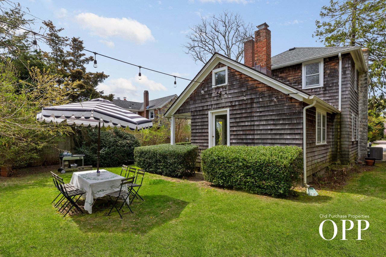 Early Bellport Charm Close to Everything