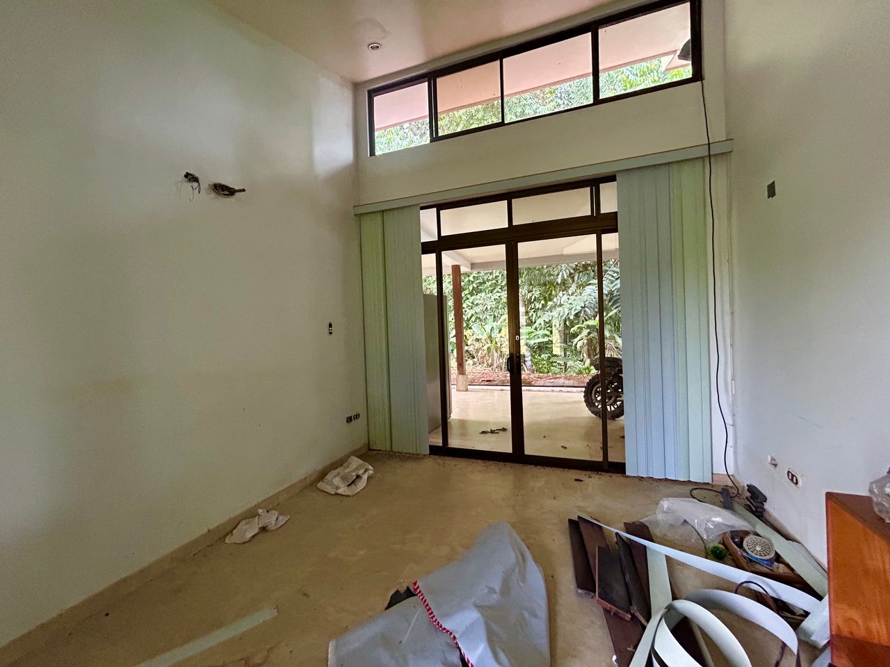 Fixer-Upper Home with an studio Office in Palmar Norte on a 4-Hectare Property