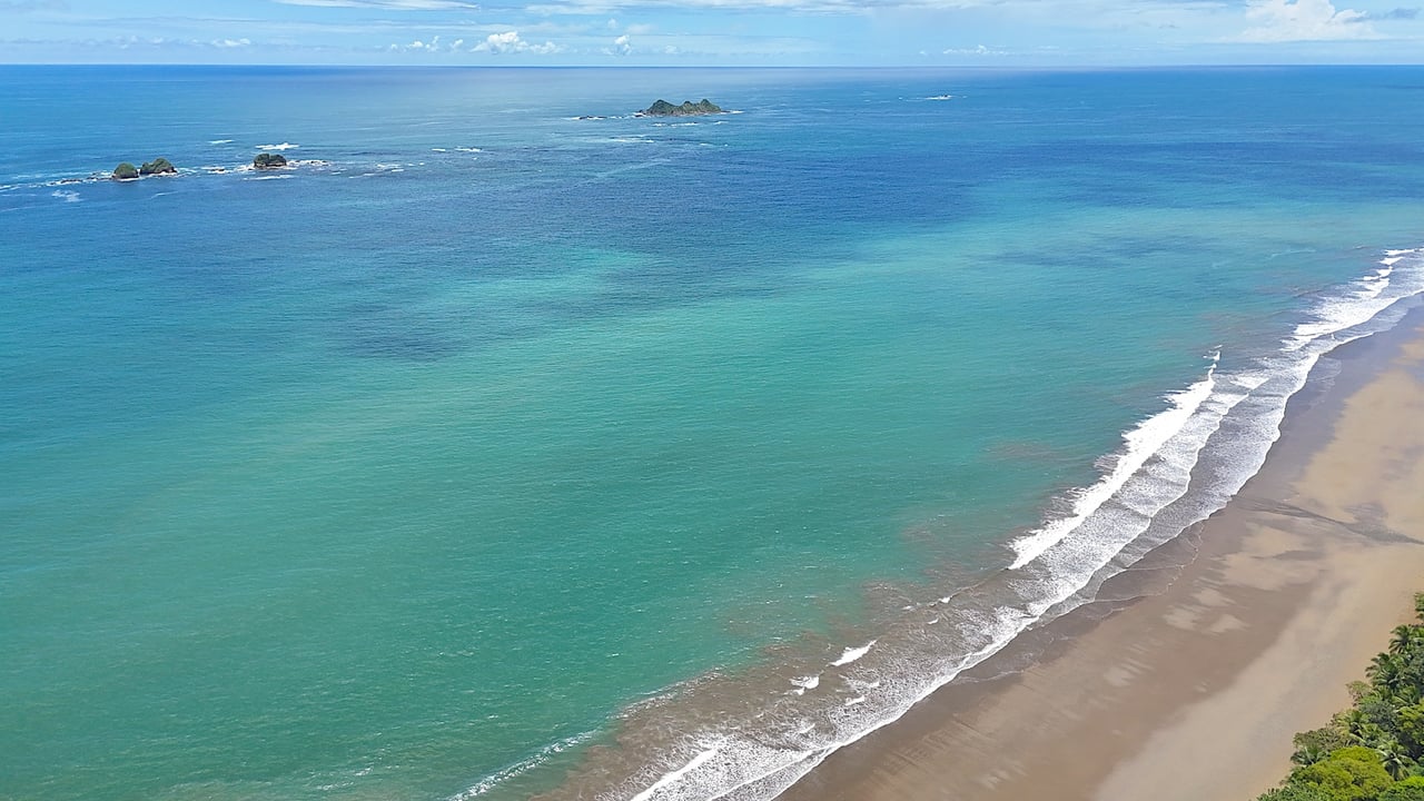 ELAN GROUND FLOOR 2 BEDROOM CONDO WITH BEACH ACCESS. UNIT 4E