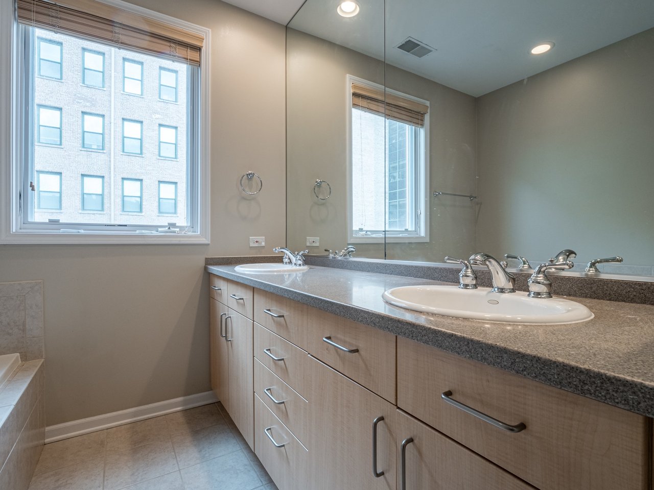 1351 W Altgeld Street # 3F