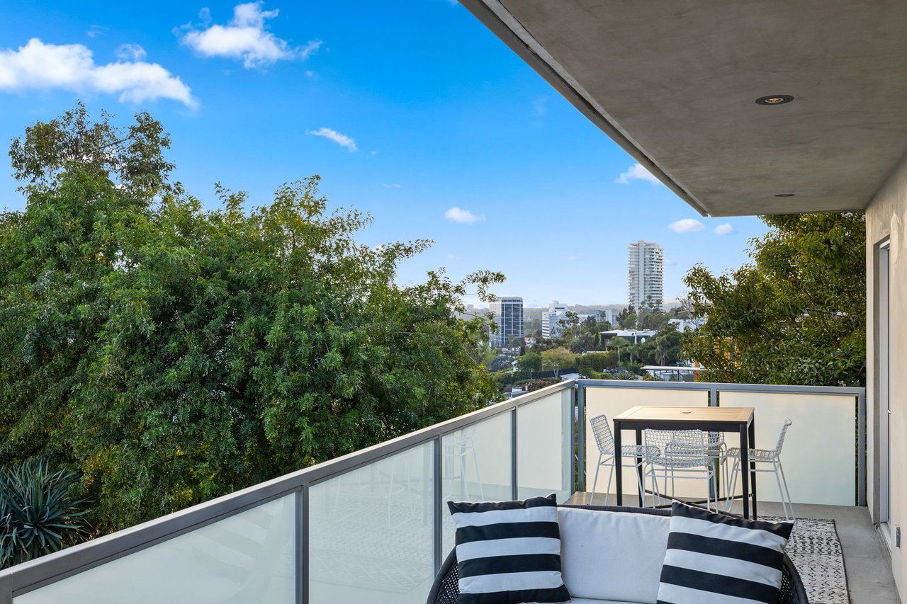 St Ives Dr, 90069