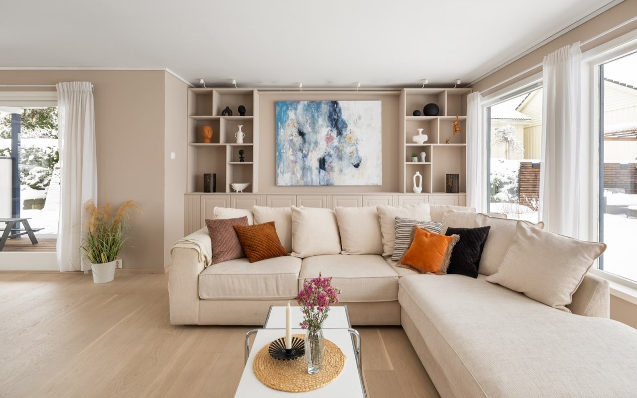 From Clutter to Chic: How to Stage Your Lake Norman Home for a Standout Tour