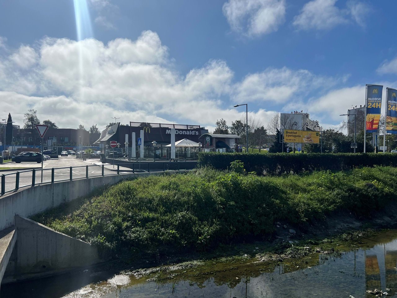 Prime Commercial Space Near Lisbon – Tenant in Place – 5% Annual Return