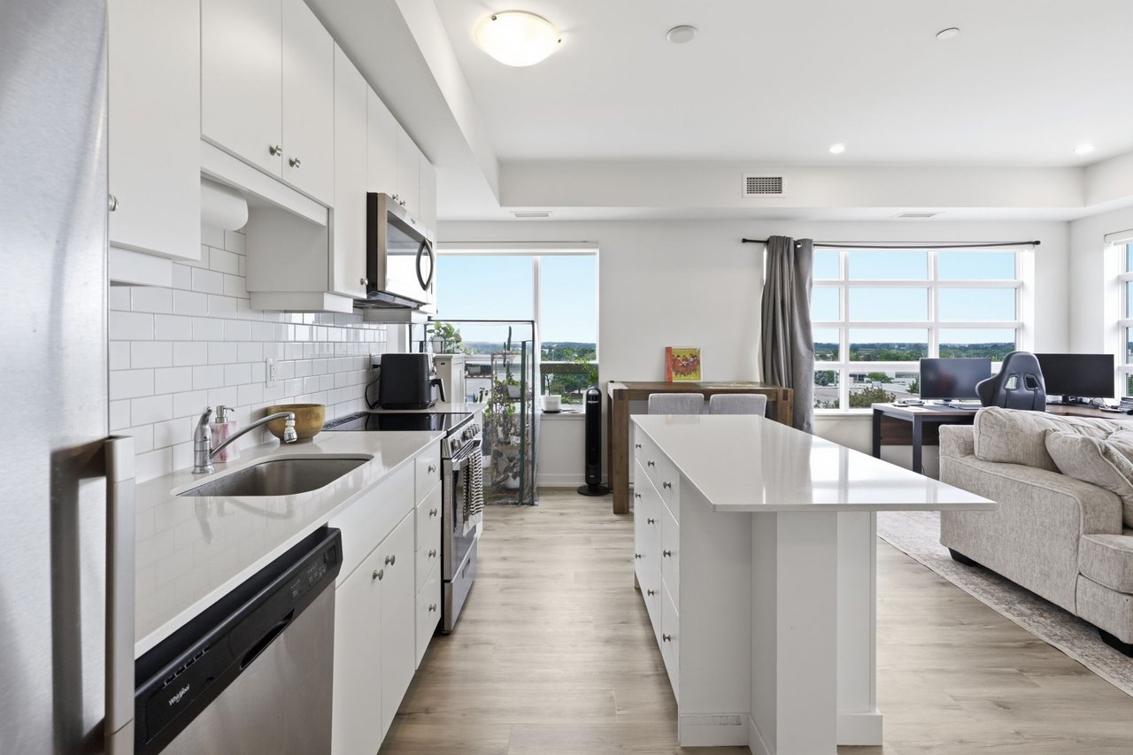 247 Northfield Dr E 514