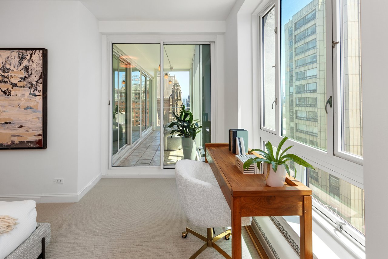 Renovated Corner Three-Bedroom at 1200 California