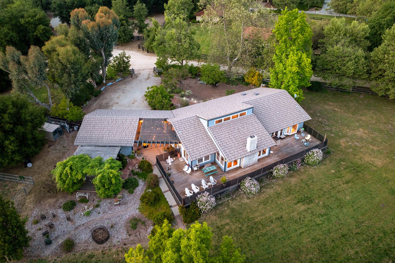 37797 Calle De Lobo
