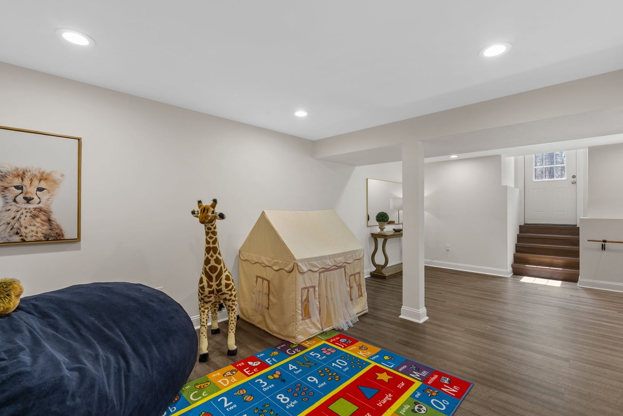 11 Lisa Ln Pembroke, MA 02359