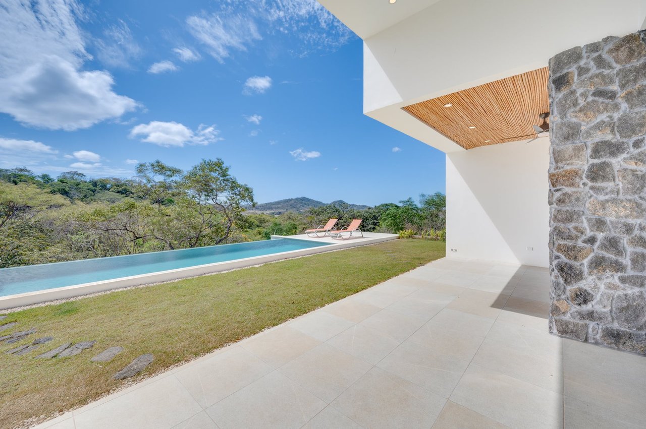 Finca Hermosa | Modern 3BR Luxury Villa with Infinity Pool in Exclusive Finca Panama Community
