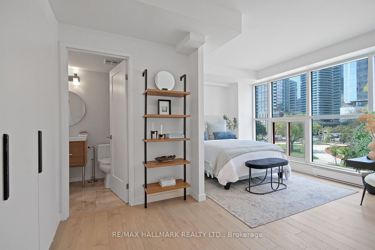 77 Harbour Sq