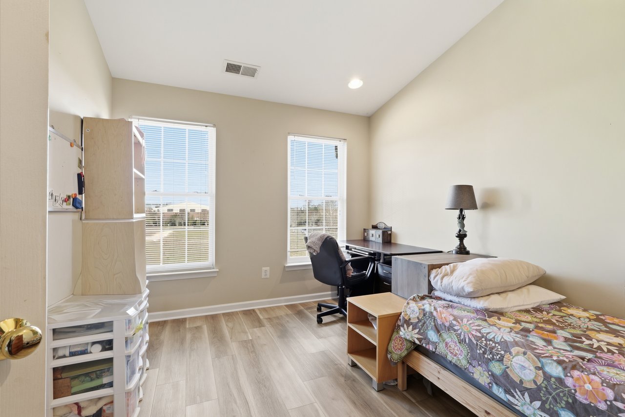 42757 Gelding Sq, Chantilly, VA 20152	