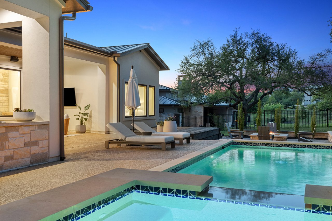 8325 Lakewood Ridge Cv