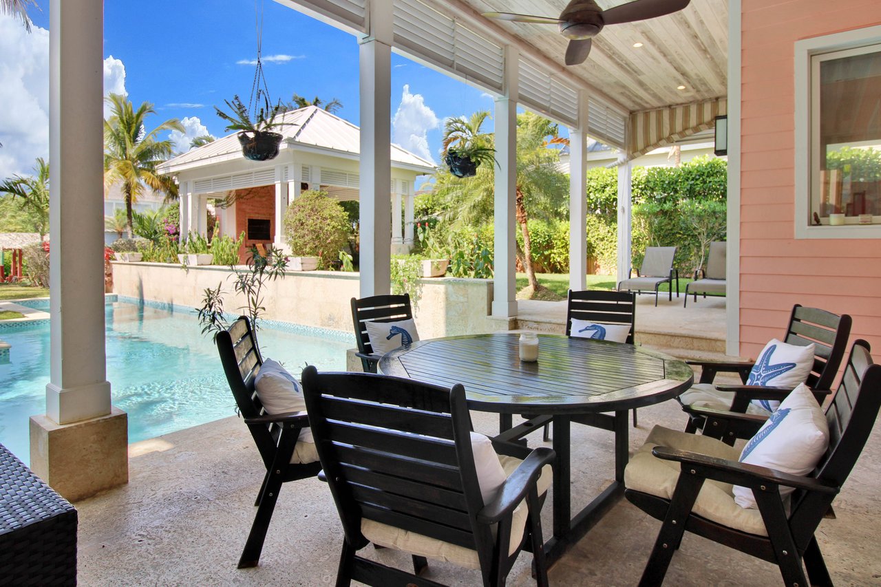 Pink Sand, Old Fort Bay 