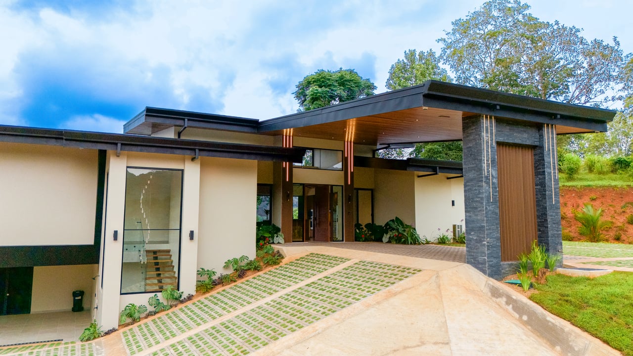 3 Bedroom Luxury Modern Tropical Home in Dominical