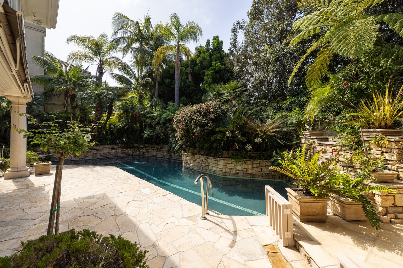 3 Weybridge Court
