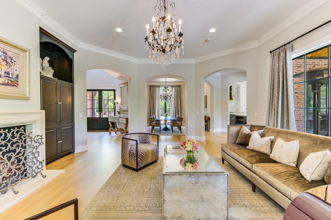 Estate on Waterbank