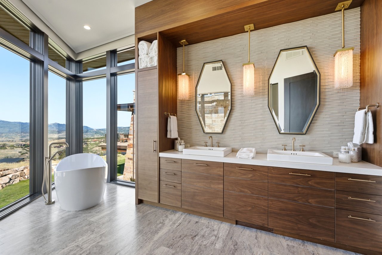 Top-of-Promontory Architectural Estate — Furnished & Turnkey - Front-Row Mountain Views