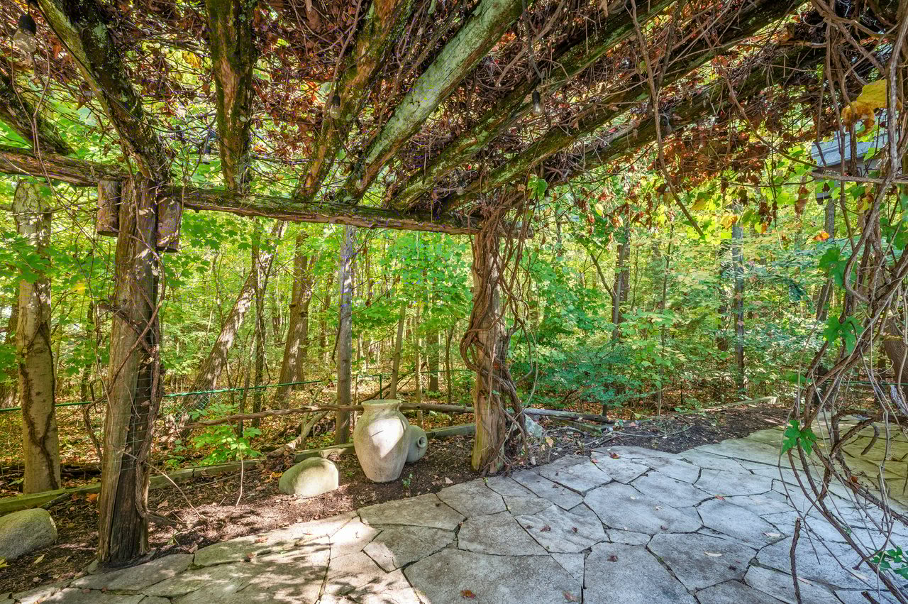 14657 Lakeshore Road