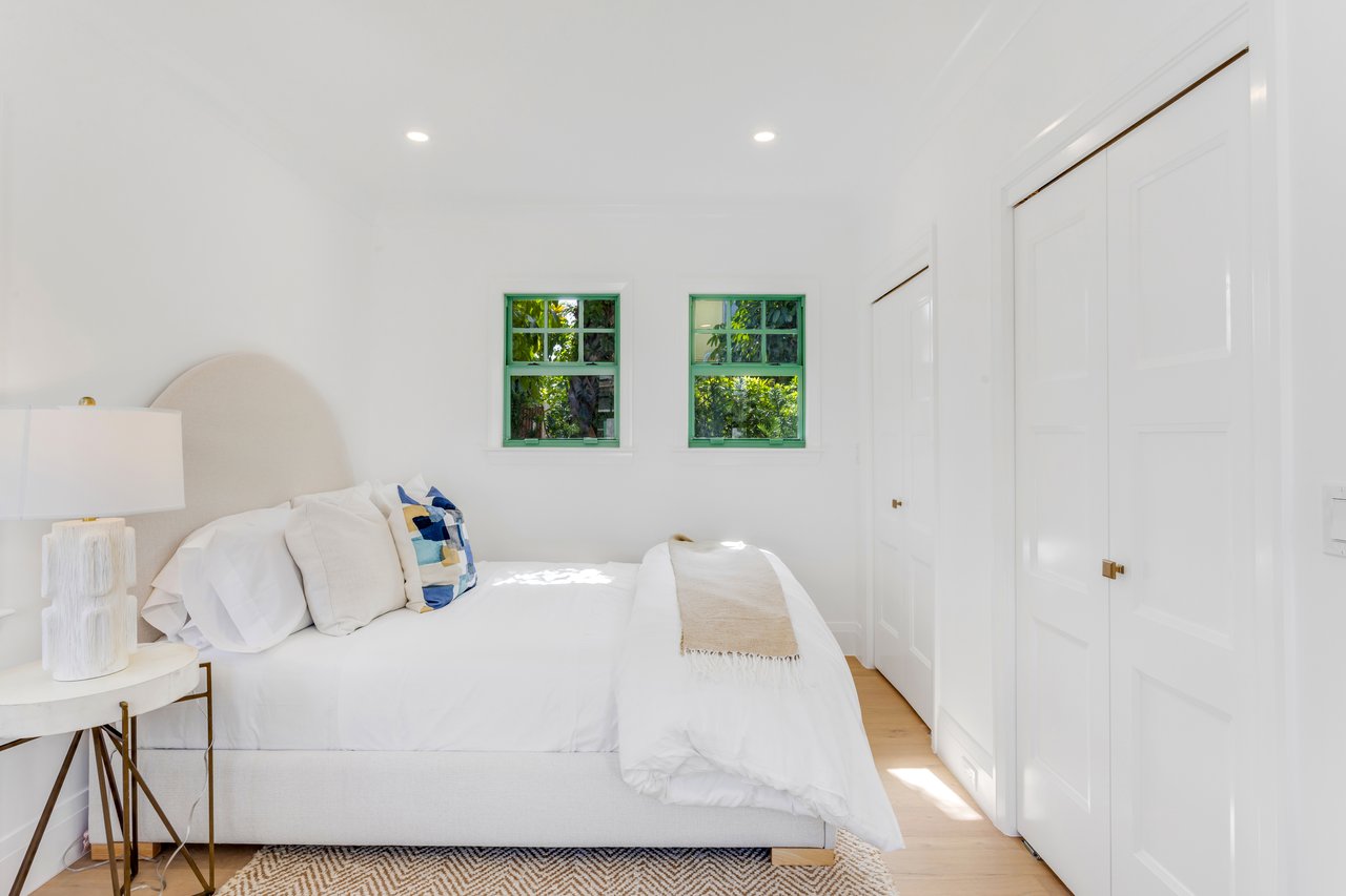 Charming Like New Residence In Town