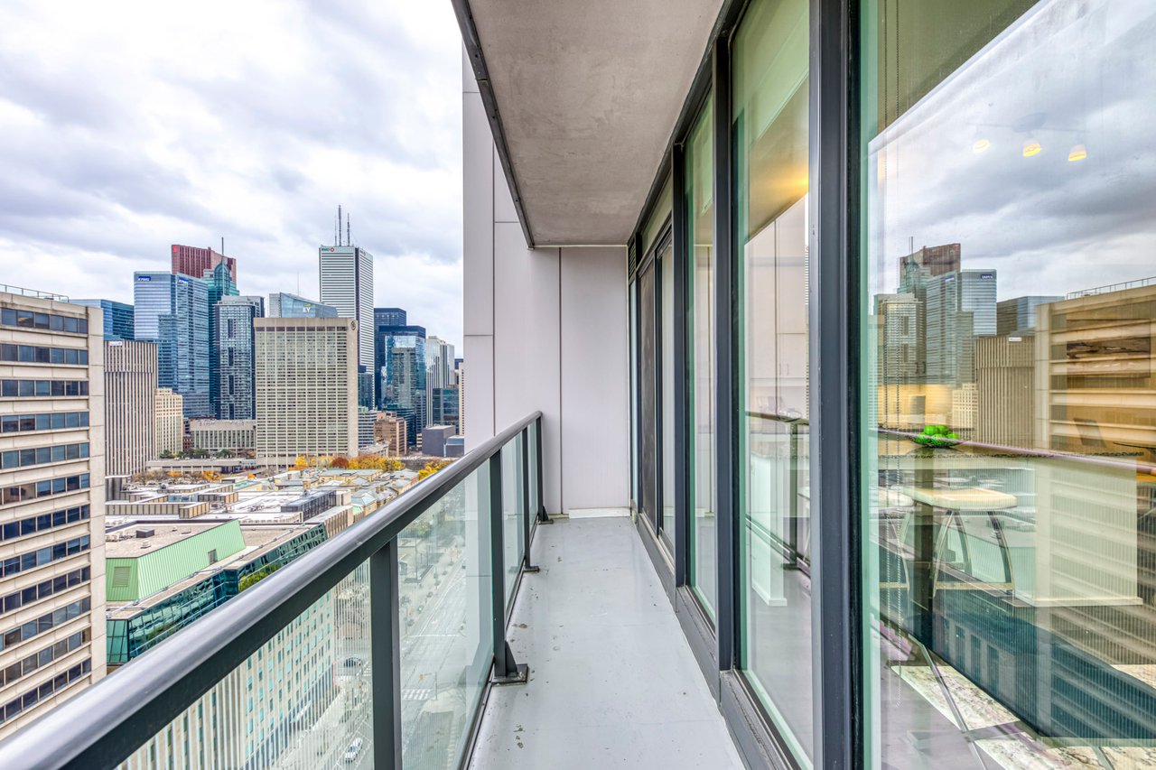 426 University Ave Unit 2310
