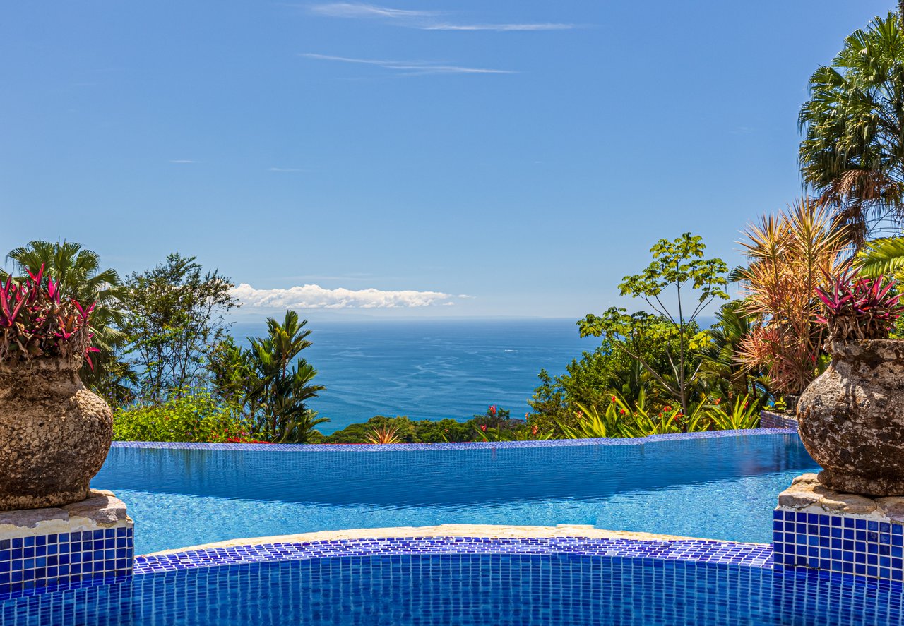 Nido Escondido, Playa Dominical