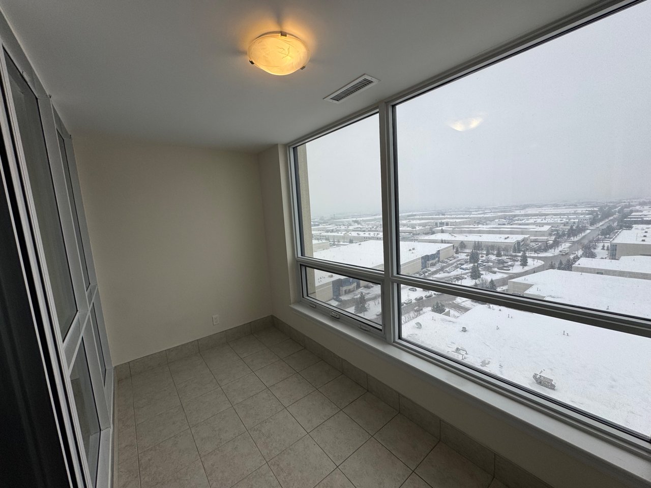 9075 Jane St Unit: 1606