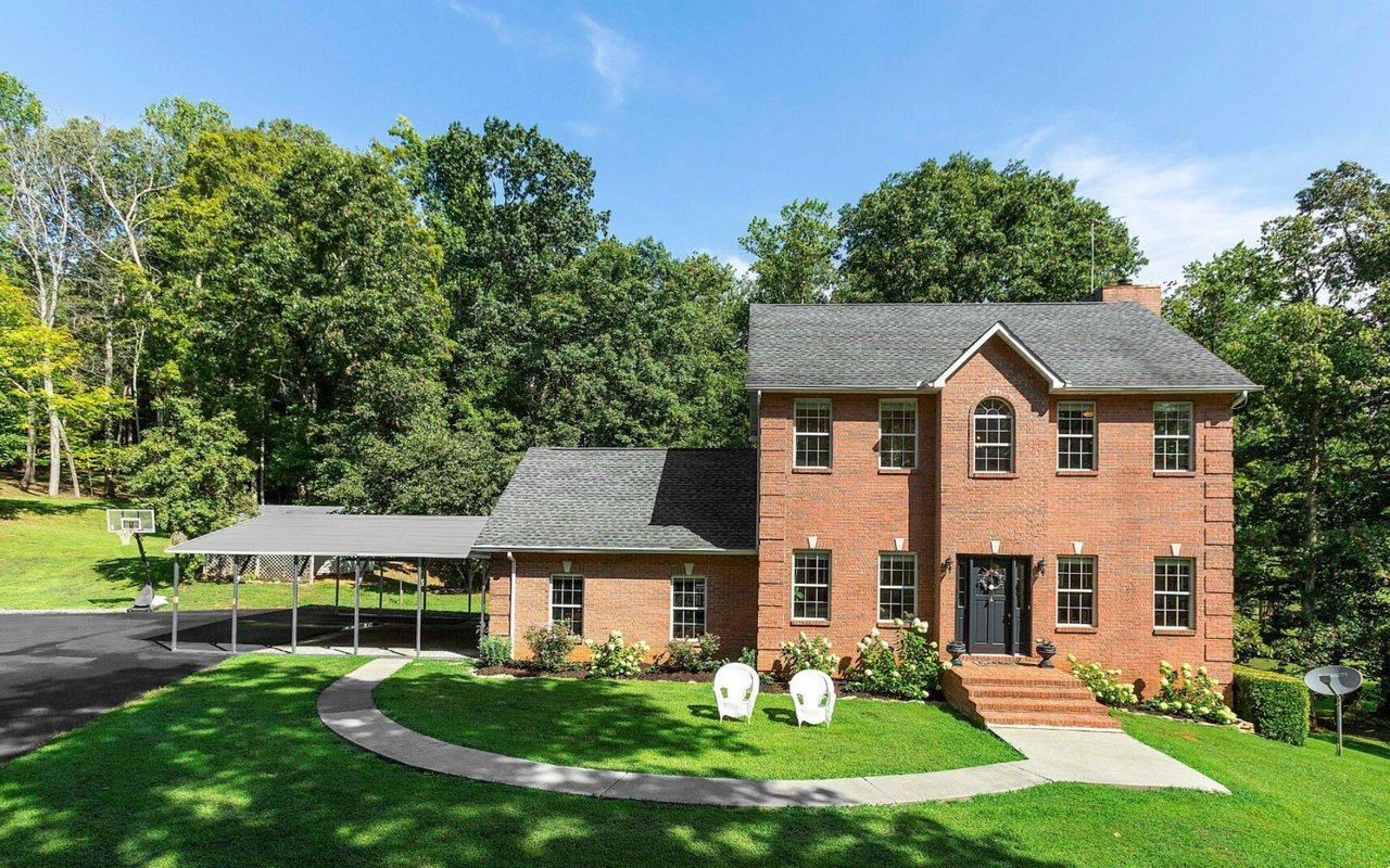 Wallace Luxury Spotlight | 970 Cave Creek Road Loudon, TN 37774