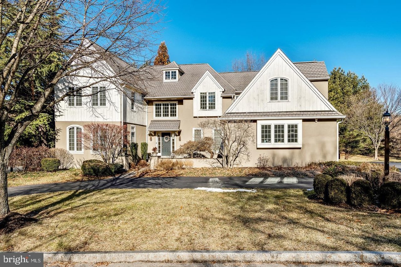 105 Laurier Pl